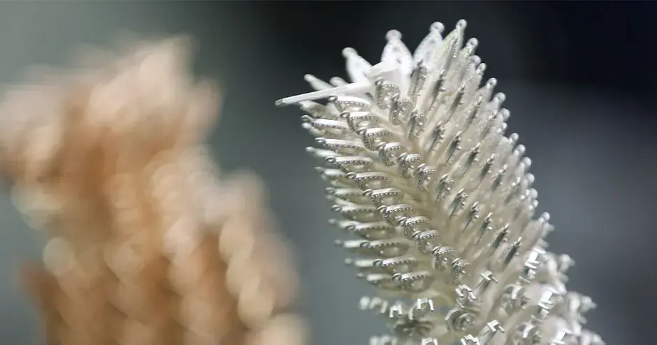 貴金属鋳造機で鋳造されたジュエリーツリー - キャスト工程